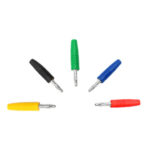 CONECTOR MACHO PLUG BANANA CON COBERTOR PLASTICO COLORES